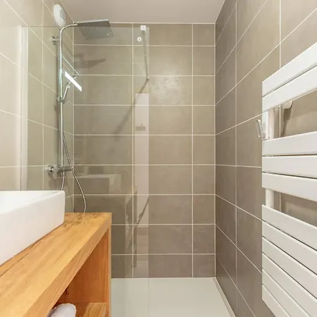 4* 4 Pour 8/10 Pers, Terrasse, Parking, Proche Piscine Et - Fr-1-638-20