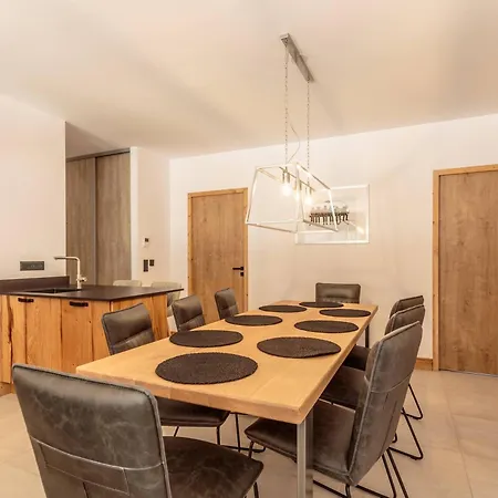 4* 4 Pour 8/10 Pers, Terrasse, Parking, Proche Piscine Et - Fr-1-638-20 *
