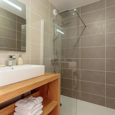 4* 4 Pour 8/10 Pers, Terrasse, Parking, Proche Piscine Et - Fr-1-638-20 * La Plagne